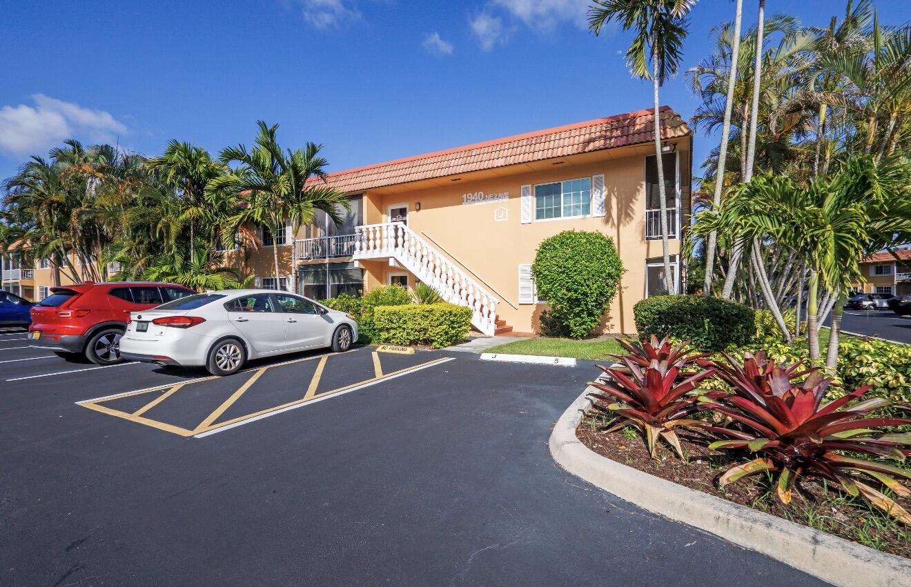 MANOR GROVE VILLAGE FOUR CONDO - Residential