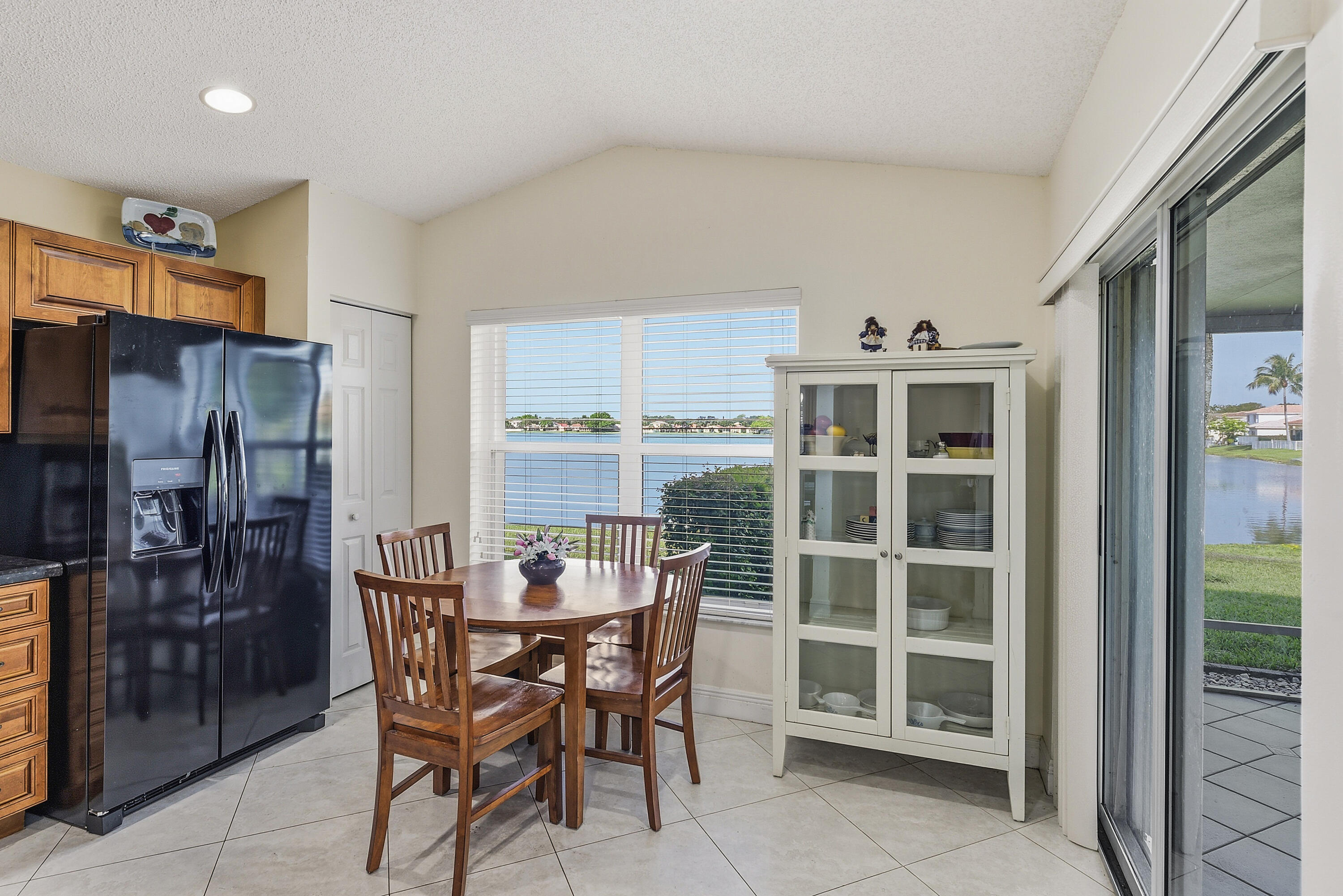 COCO LAKES - Residential