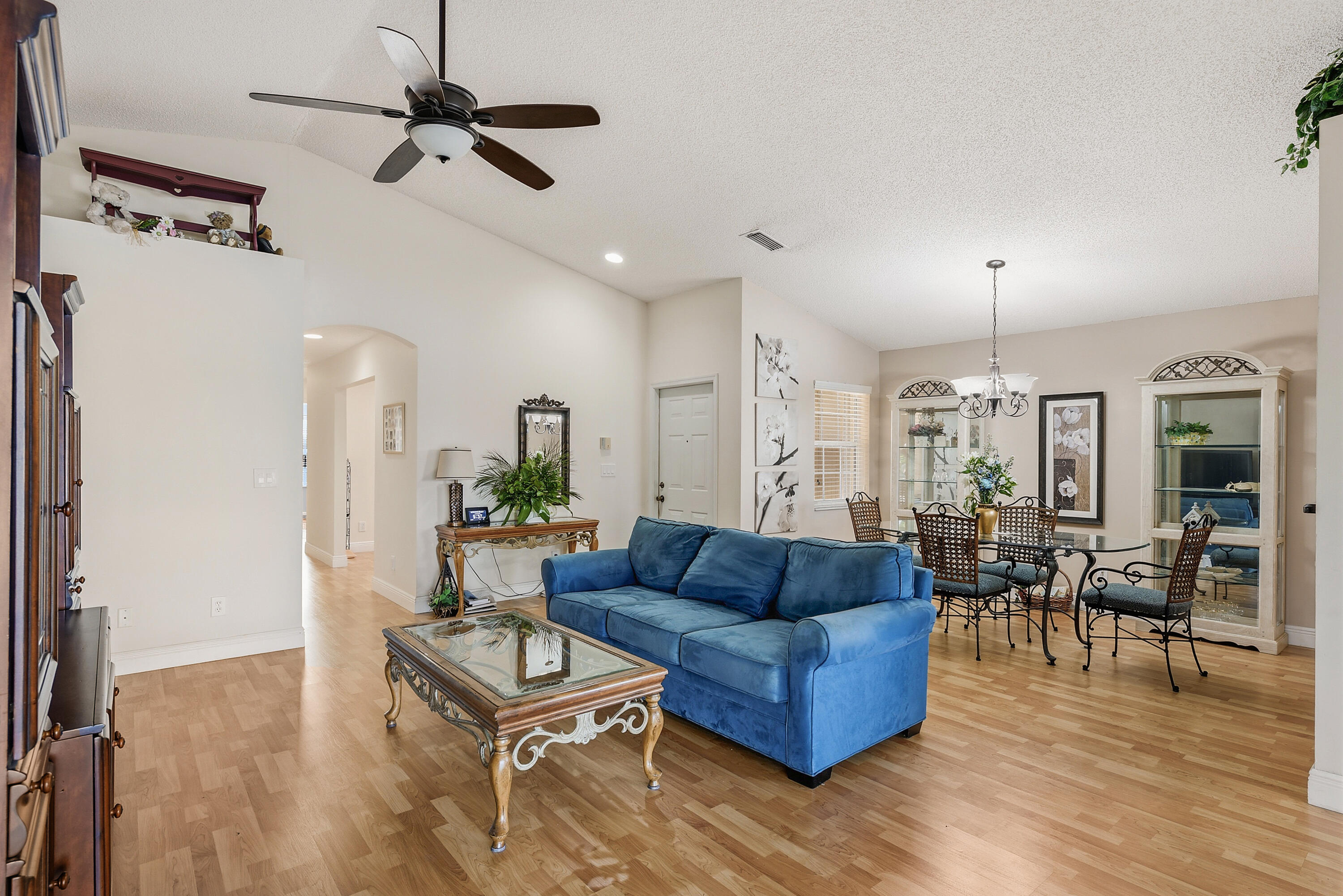 COCO LAKES - Residential