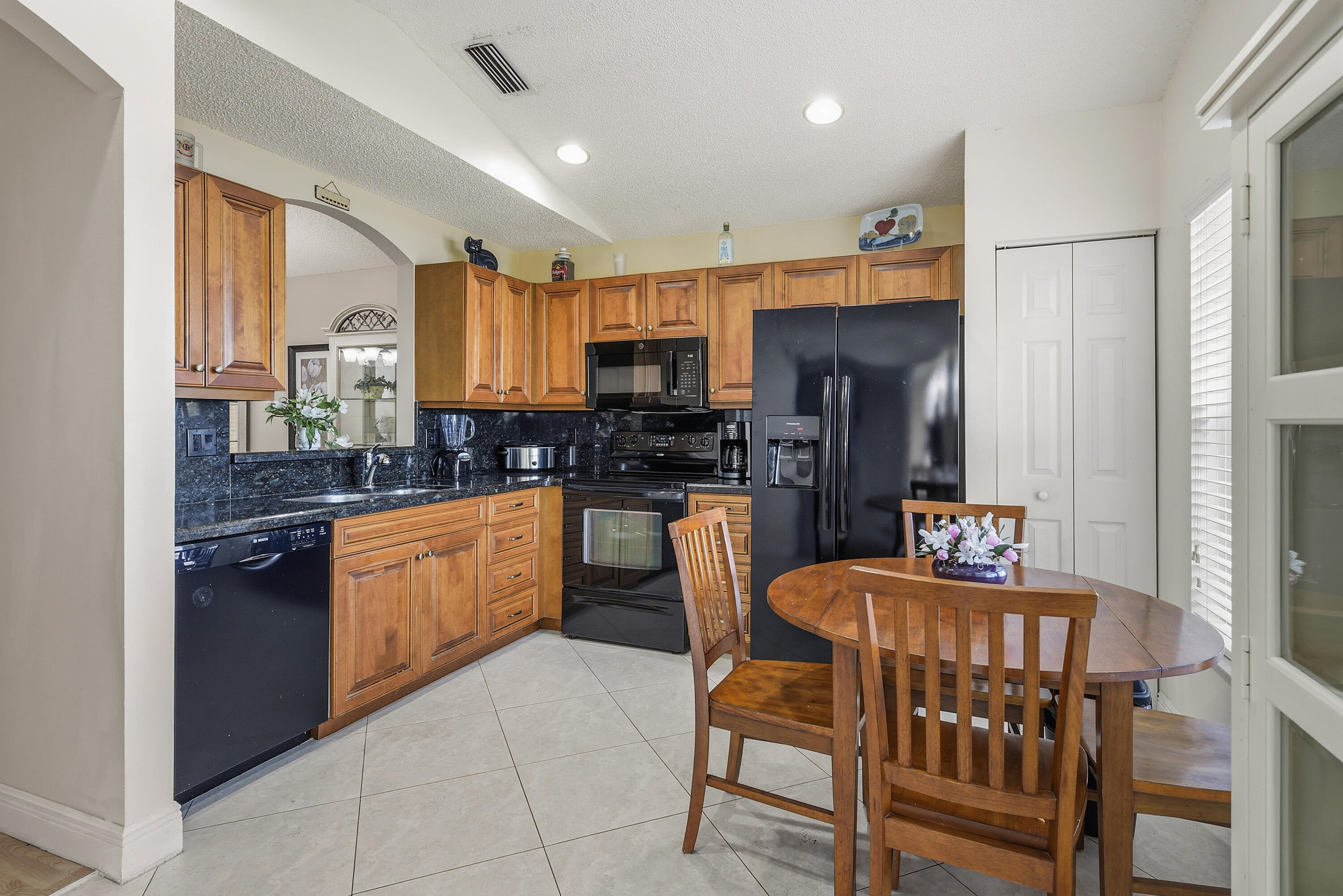 COCO LAKES - Residential