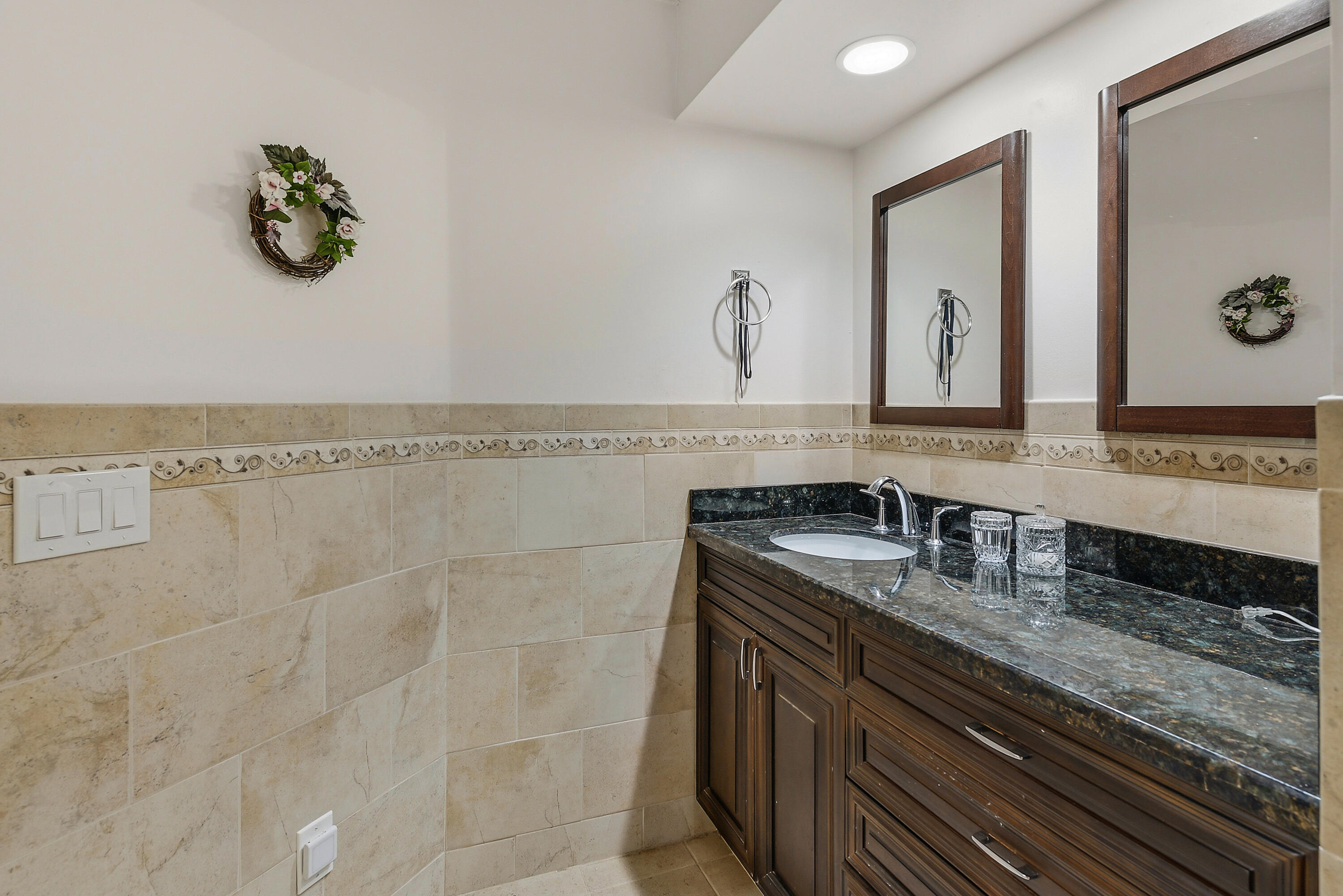 COCO LAKES - Residential