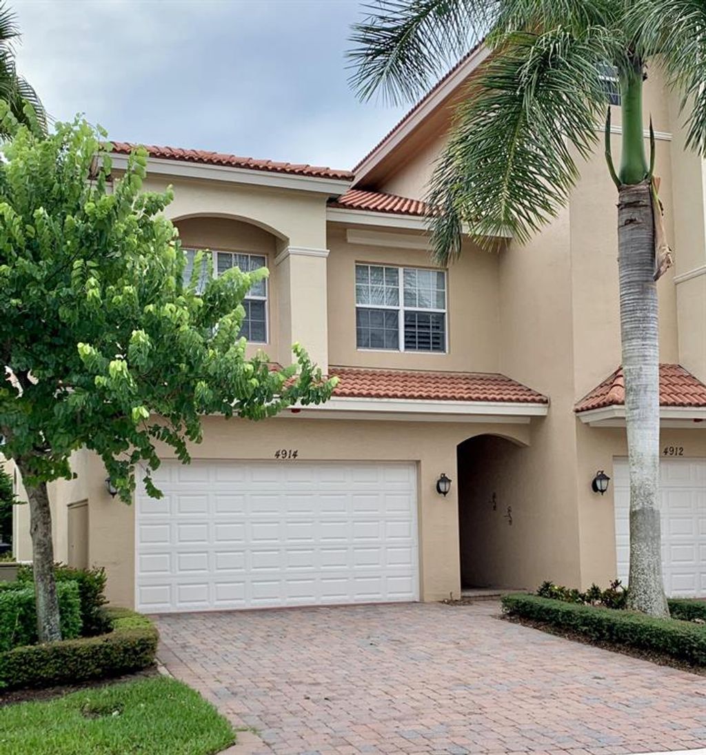 Photo of 4914 Vine Cliff Way E, Palm Beach Gardens, FL 33418 (MLS # R10747145)