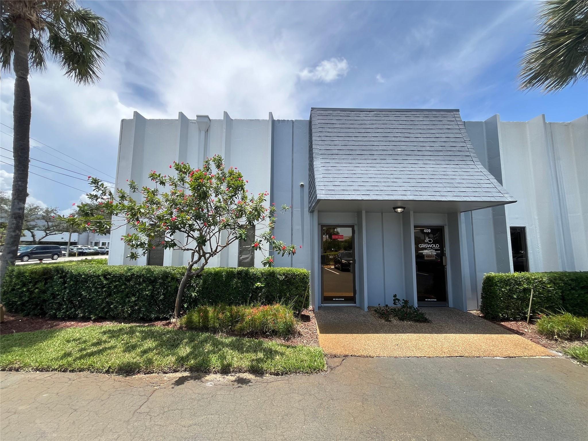Spacious and professional office suite available now in a prime location! Features: 1,500 Sq Ft, 2 Executive Offices, Private Bathroom, Kitchen, Waiting Room, Included Parking, Water, Security & Maintenance Included.
Located in a well-maintained building with easy access to I-95 and major roadways. Ideal for professionals, small firms, or startups.
1001 W Cypress Creek Rd, also known as the Executive Office Park, features over 80,000 square feet of office space along W Cypress Creek Rd. This property sits just northeast of the Ft Lauderdale Executive airport and Powerline Rd providing quick access to other major roadways along the east coast. Less than a 15-minute drive to the Pompano Commuter Rail and only 20 minutes to the Ft Lauderdale-Hollywood Internation Airport.