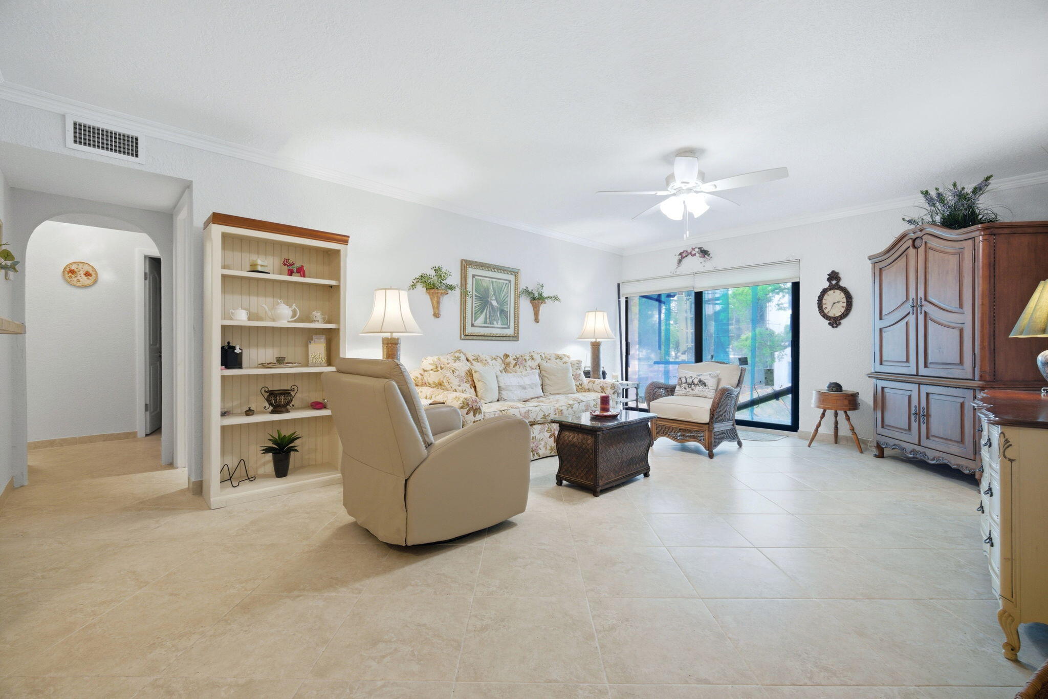 4000 N Hills Drive 25, Hollywood FL 33021