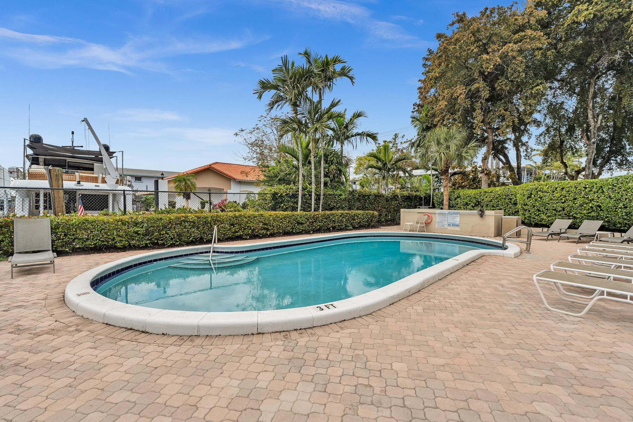 PLAZA 15 CONDO - Residential