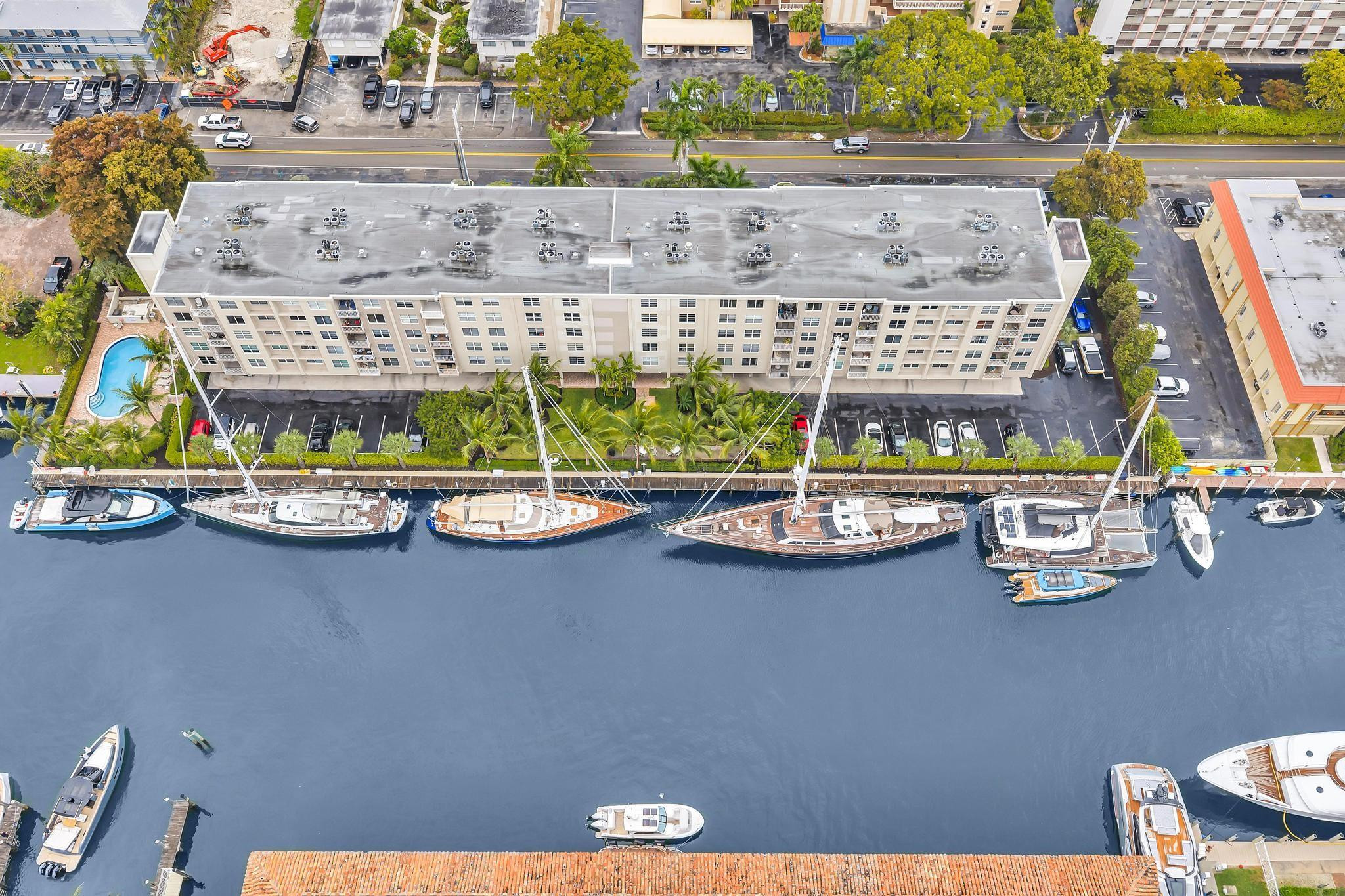 PLAZA 15 CONDO - Residential