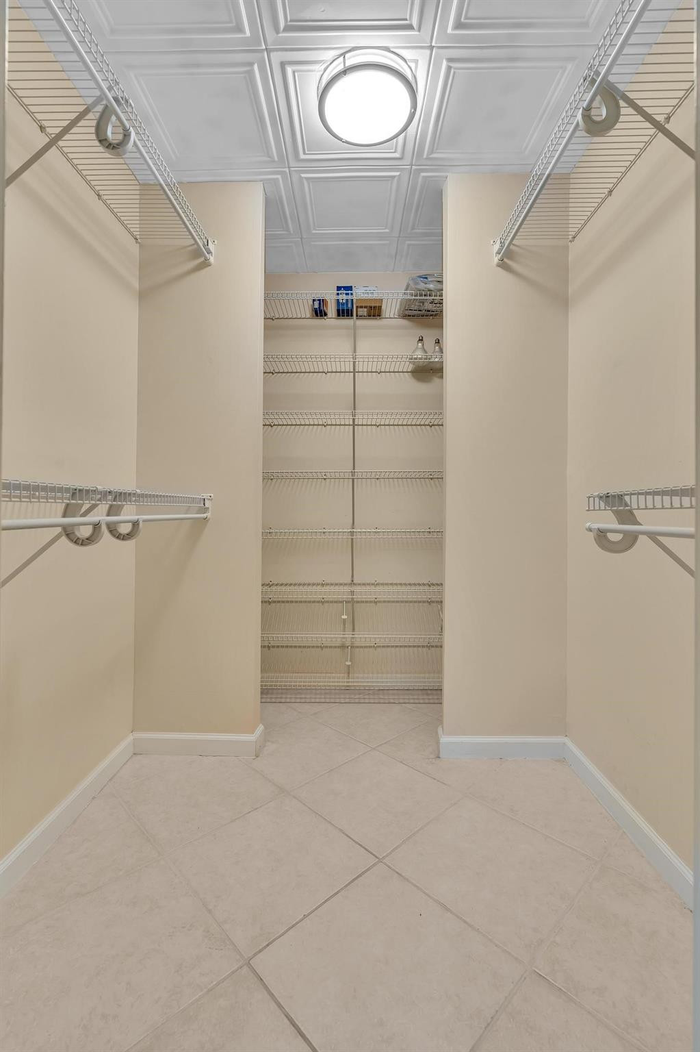 PLAZA 15 CONDO - Residential