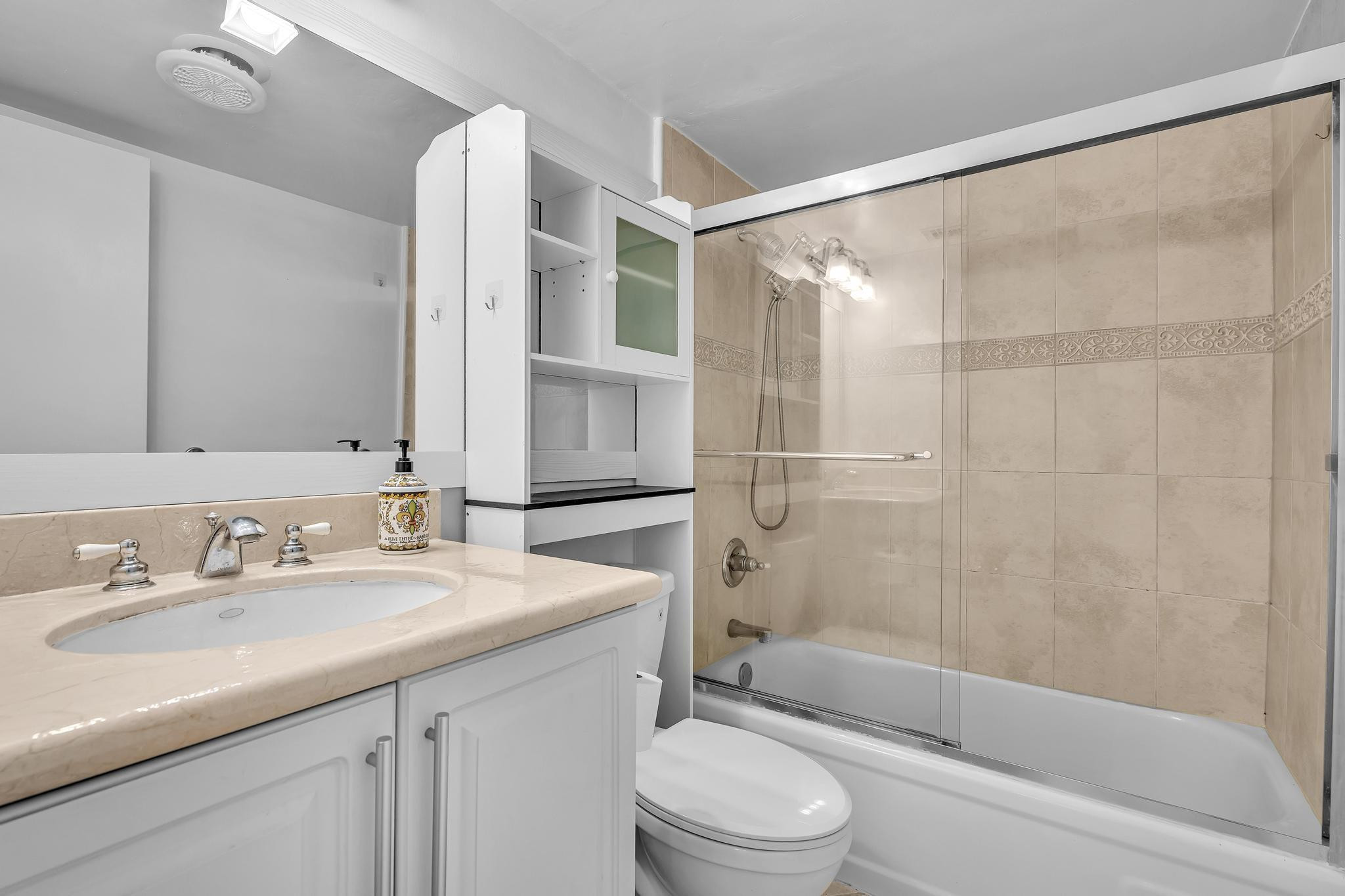 PLAZA 15 CONDO - Residential