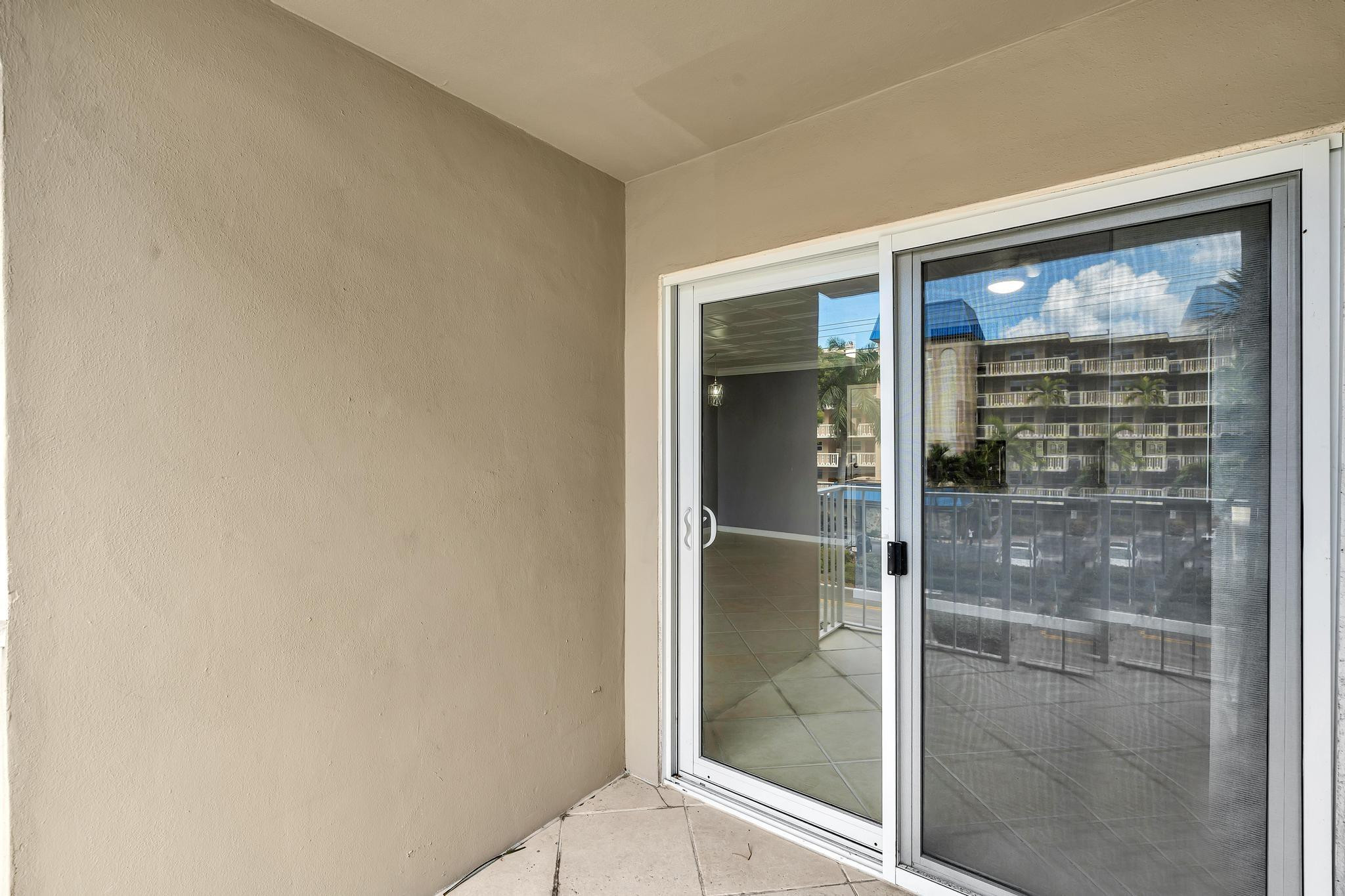 PLAZA 15 CONDO - Residential