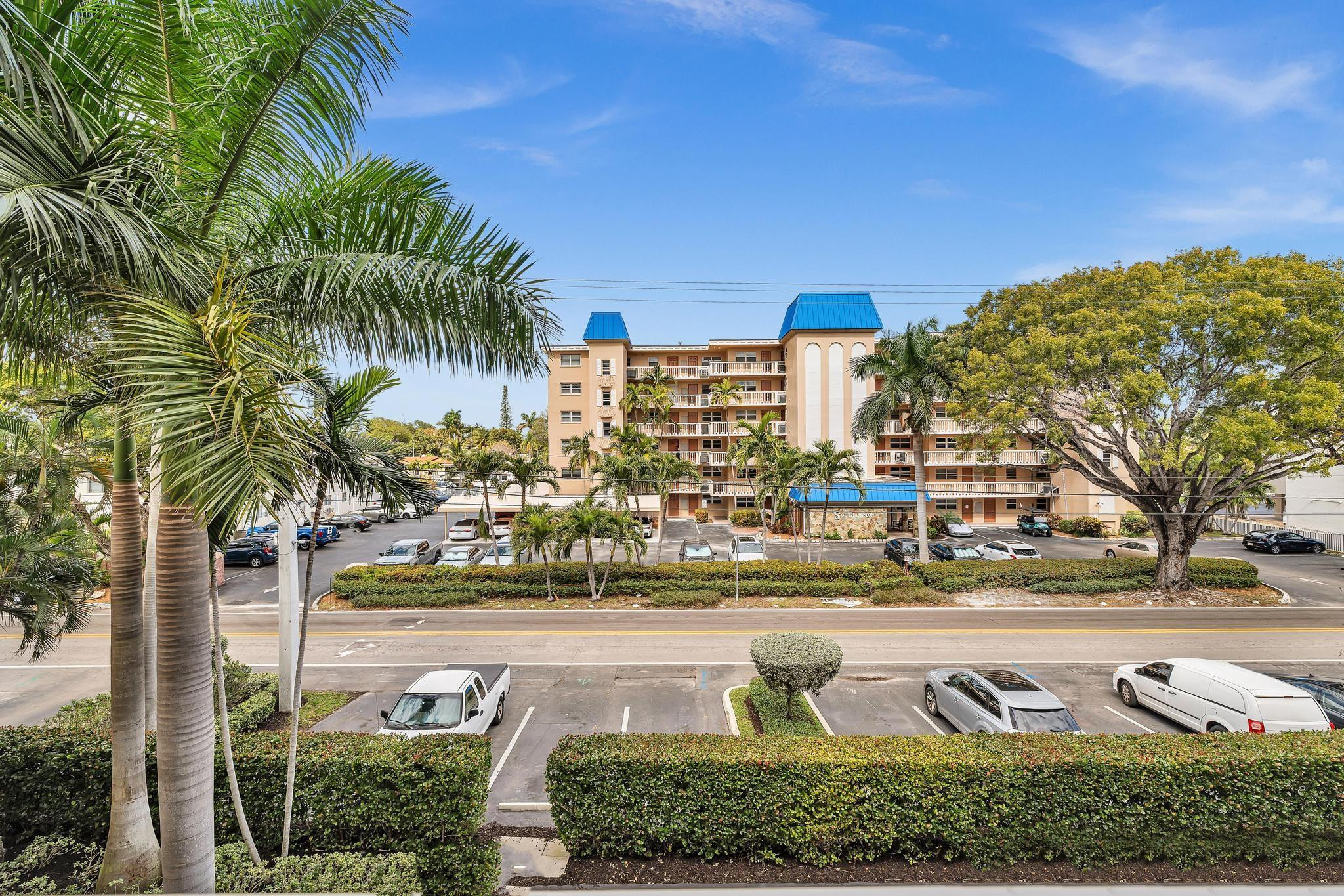 PLAZA 15 CONDO - Residential