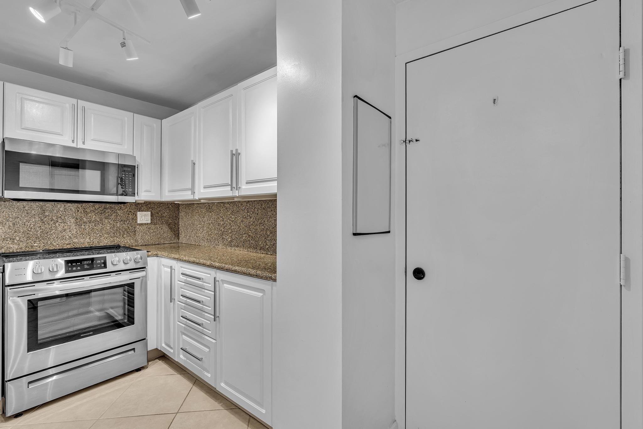 PLAZA 15 CONDO - Residential