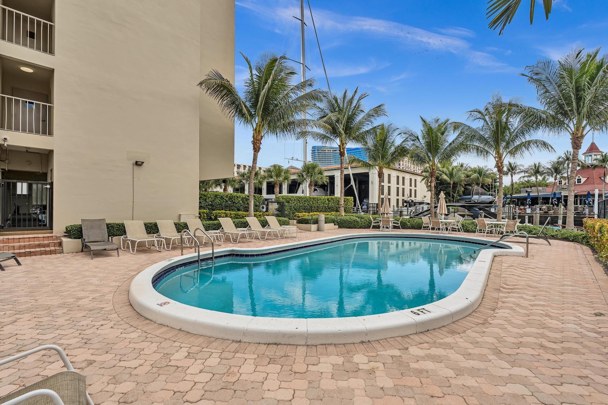 PLAZA 15 CONDO - Residential