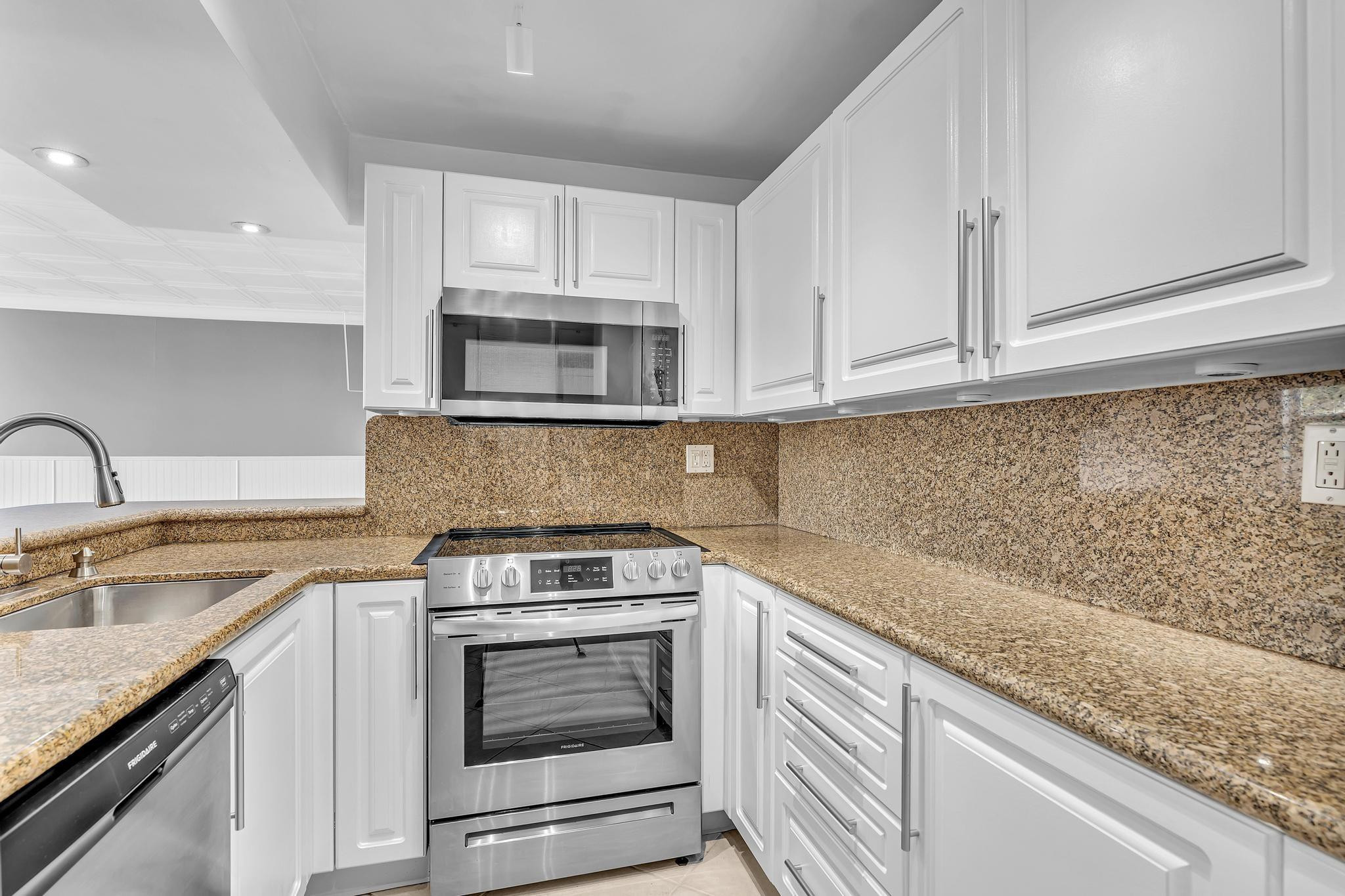 PLAZA 15 CONDO - Residential