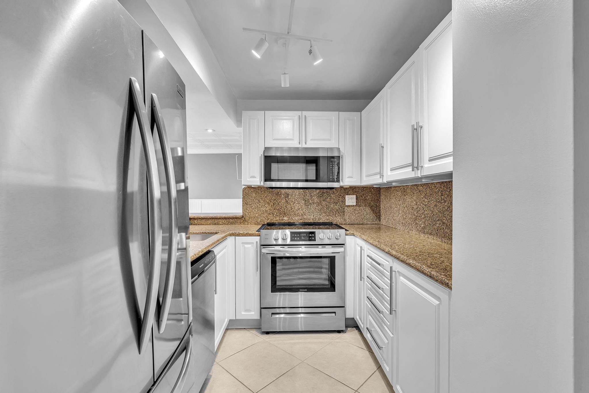 PLAZA 15 CONDO - Residential