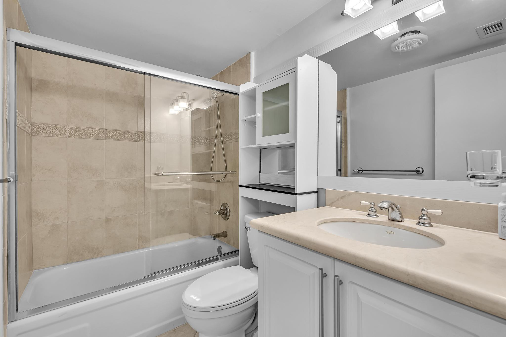 PLAZA 15 CONDO - Residential