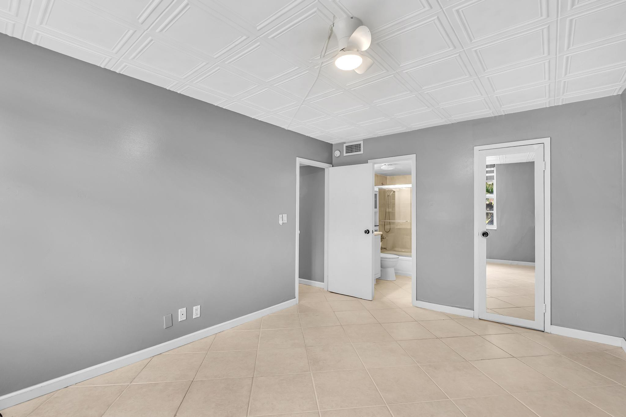 PLAZA 15 CONDO - Residential