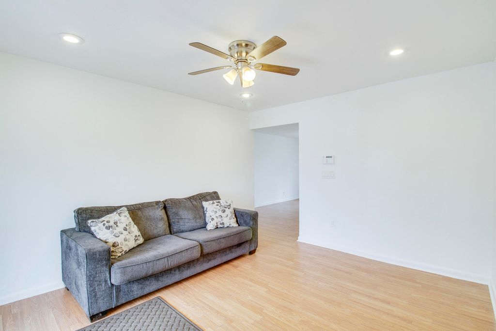 Photo of 110 N C Street, Lake Worth Beach, FL 33460 (MLS # R10977867)