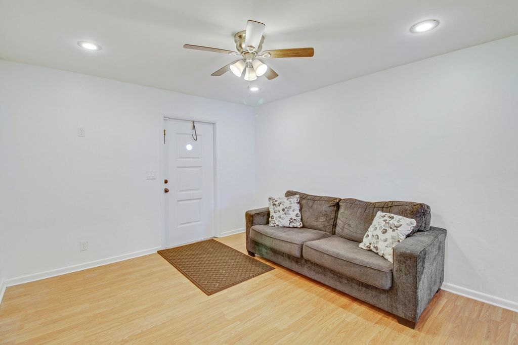 Photo of 110 N C Street, Lake Worth Beach, FL 33460 (MLS # R10977867)