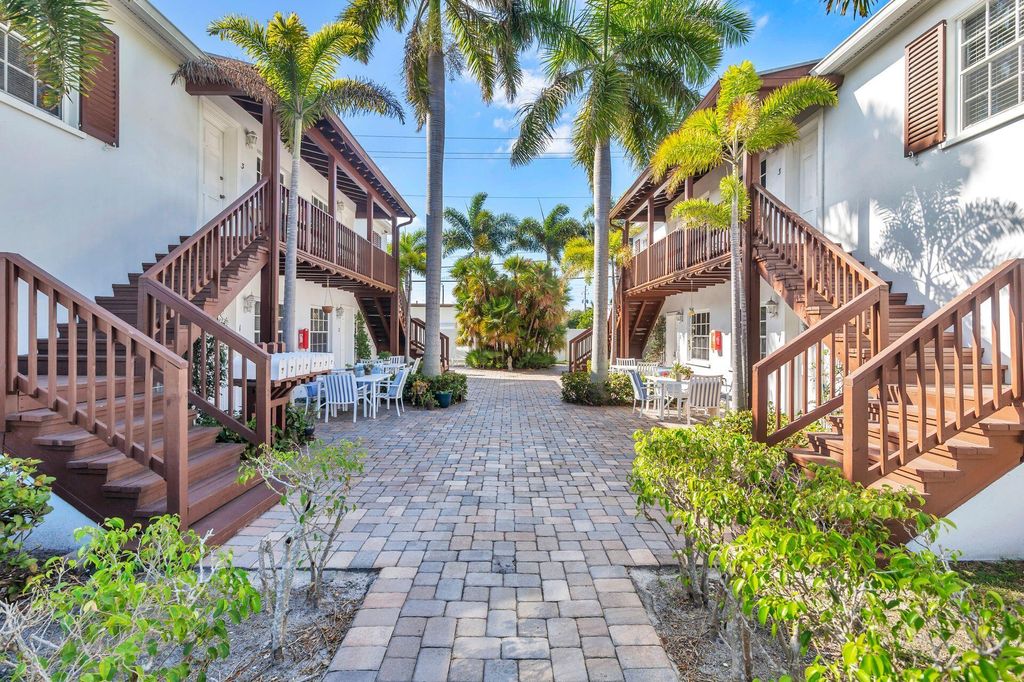 Photo of 224 Conniston Road, West Palm Beach, FL 33405 (MLS # B26029076)