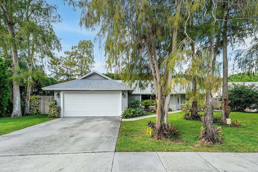 Photo of 1252 Raintree Lane, Wellington, FL 33414 (MLS # B26060398)