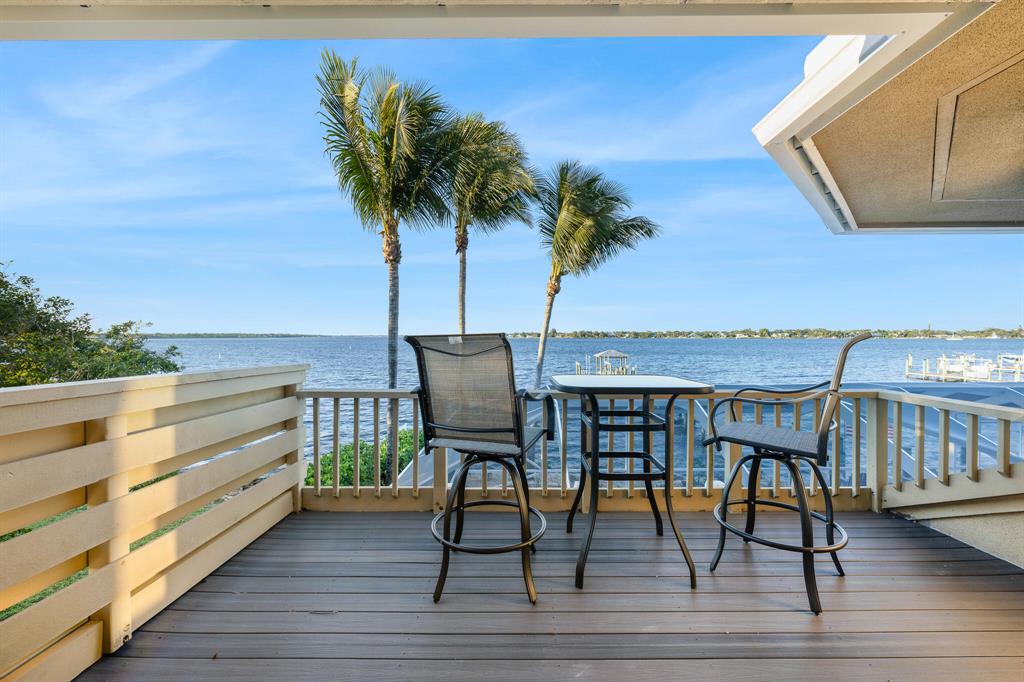 LIGHTHOUSE POINT - Residential