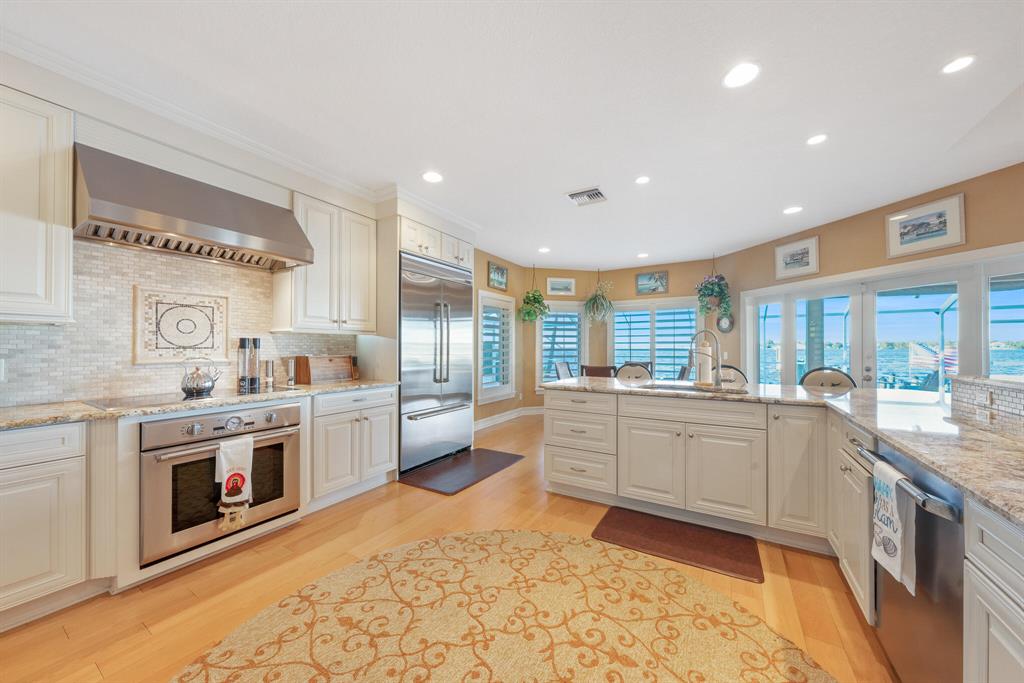 LIGHTHOUSE POINT - Residential