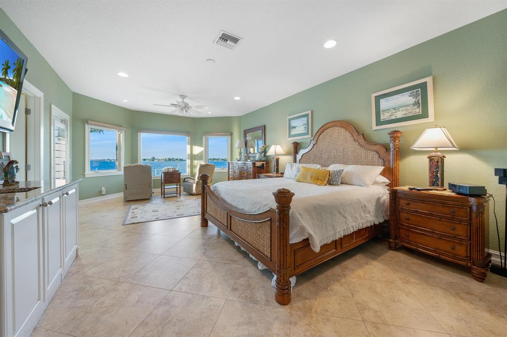 LIGHTHOUSE POINT - Residential