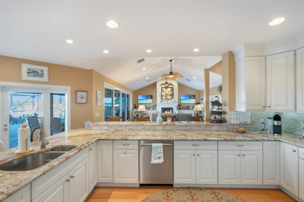 LIGHTHOUSE POINT - Residential