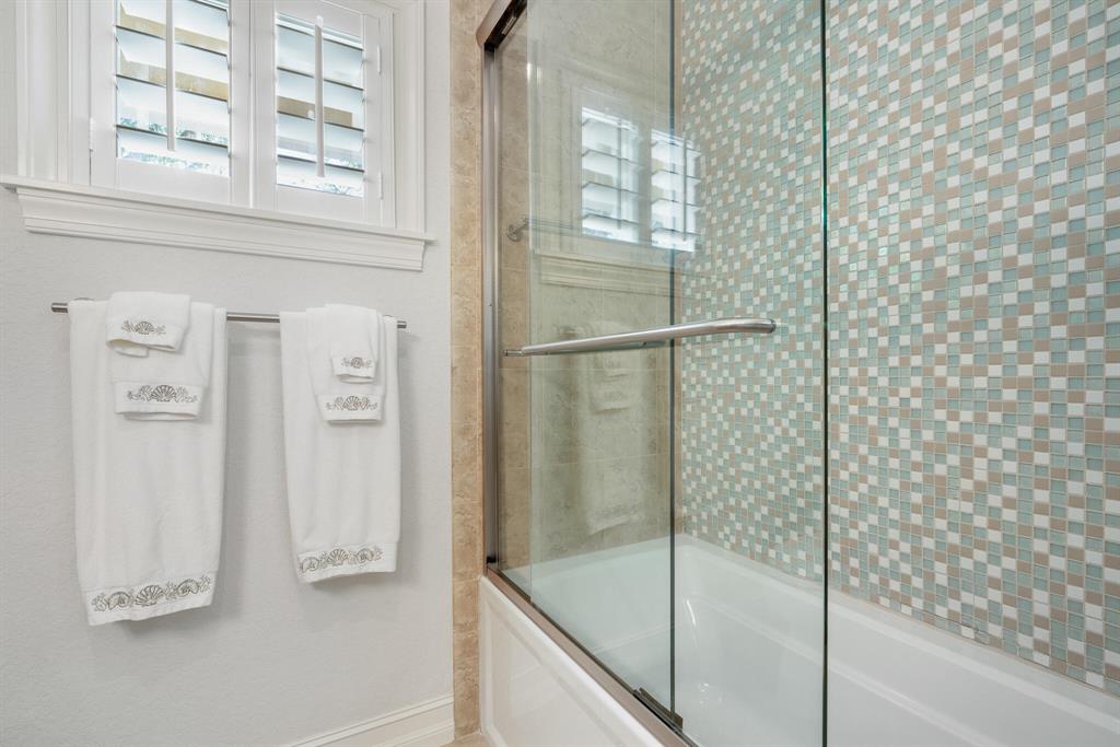 LIGHTHOUSE POINT - Residential