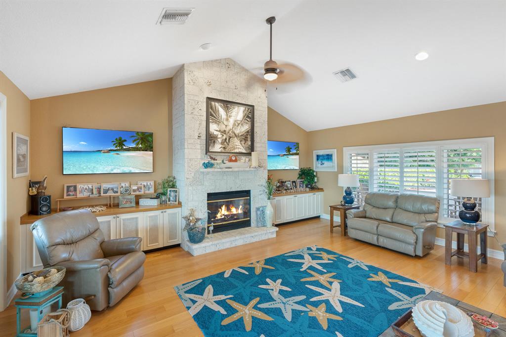 LIGHTHOUSE POINT - Residential