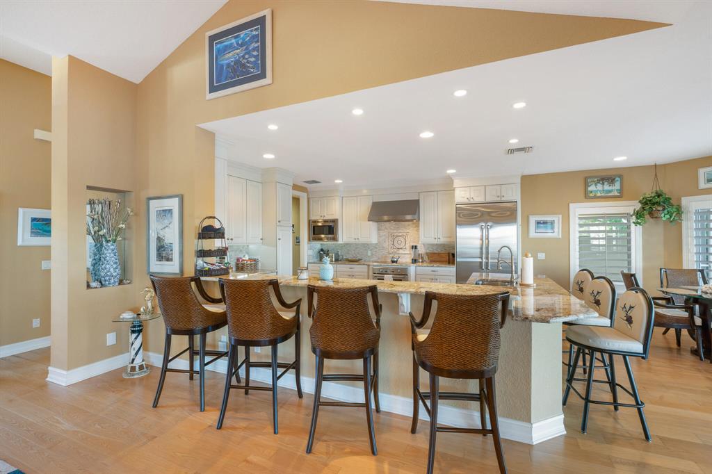 LIGHTHOUSE POINT - Residential