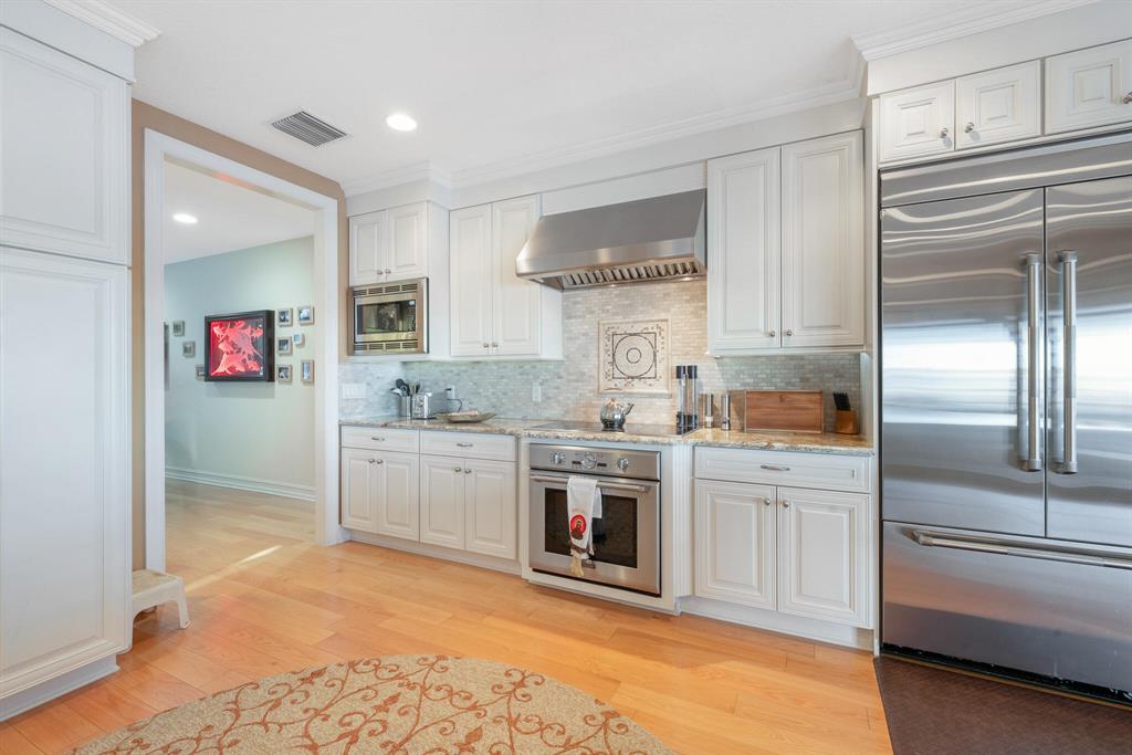 LIGHTHOUSE POINT - Residential