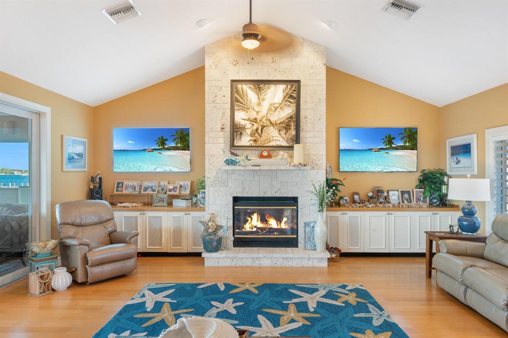 LIGHTHOUSE POINT - Residential