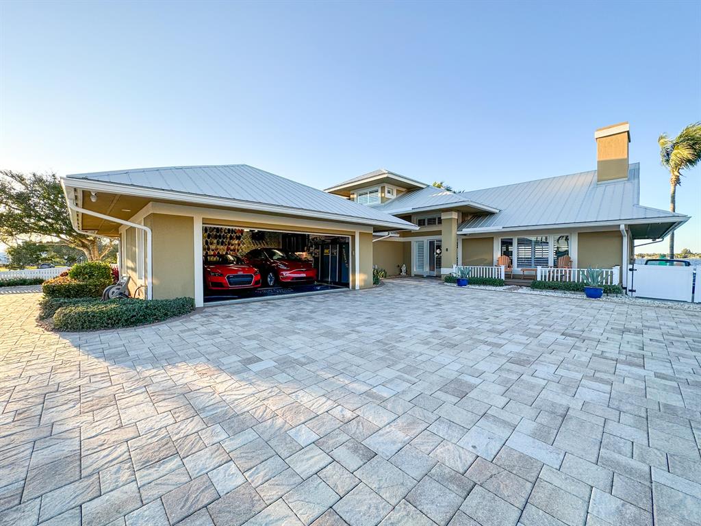 LIGHTHOUSE POINT - Residential