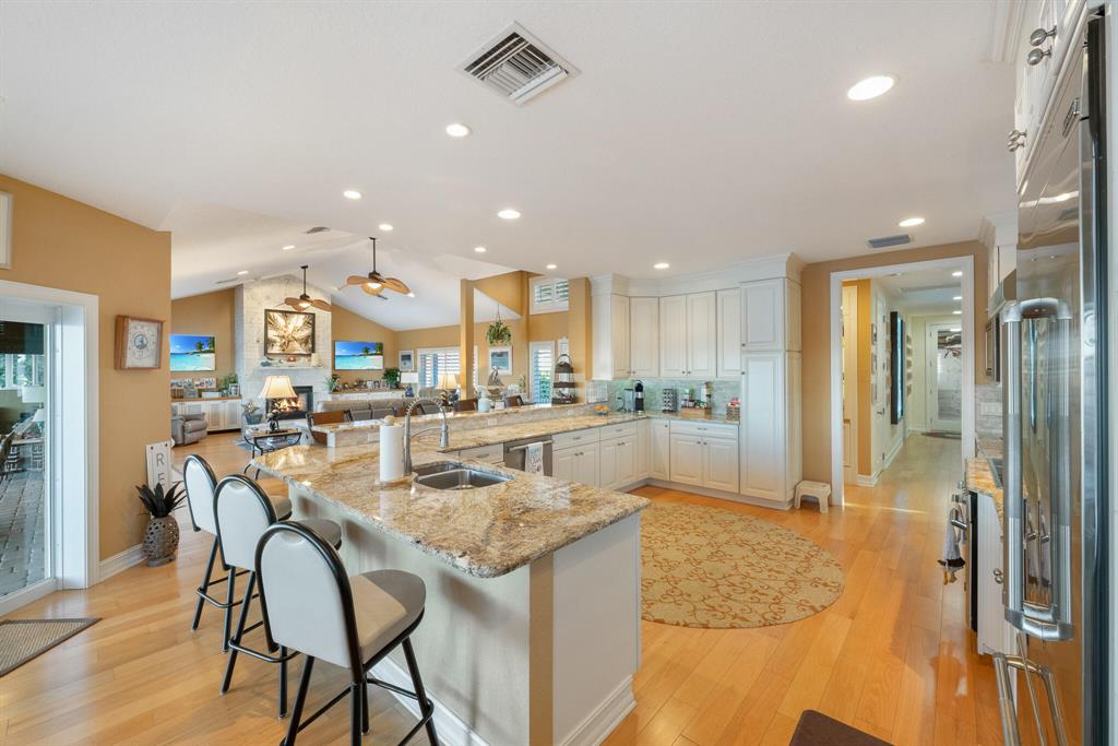 LIGHTHOUSE POINT - Residential