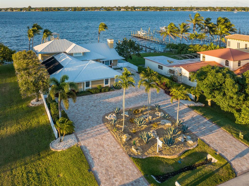 LIGHTHOUSE POINT - Residential