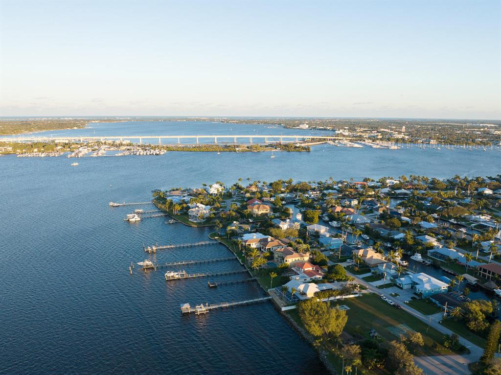 LIGHTHOUSE POINT - Residential