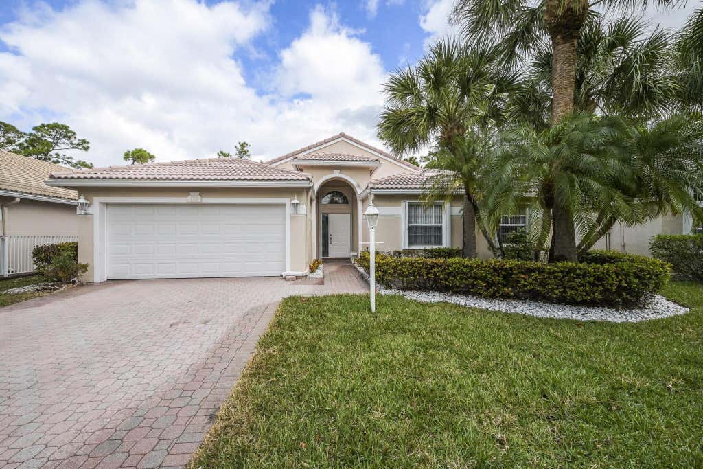 Photo of 172 Jones Creek Drive, Jupiter, FL 33458 (MLS # B26054928)