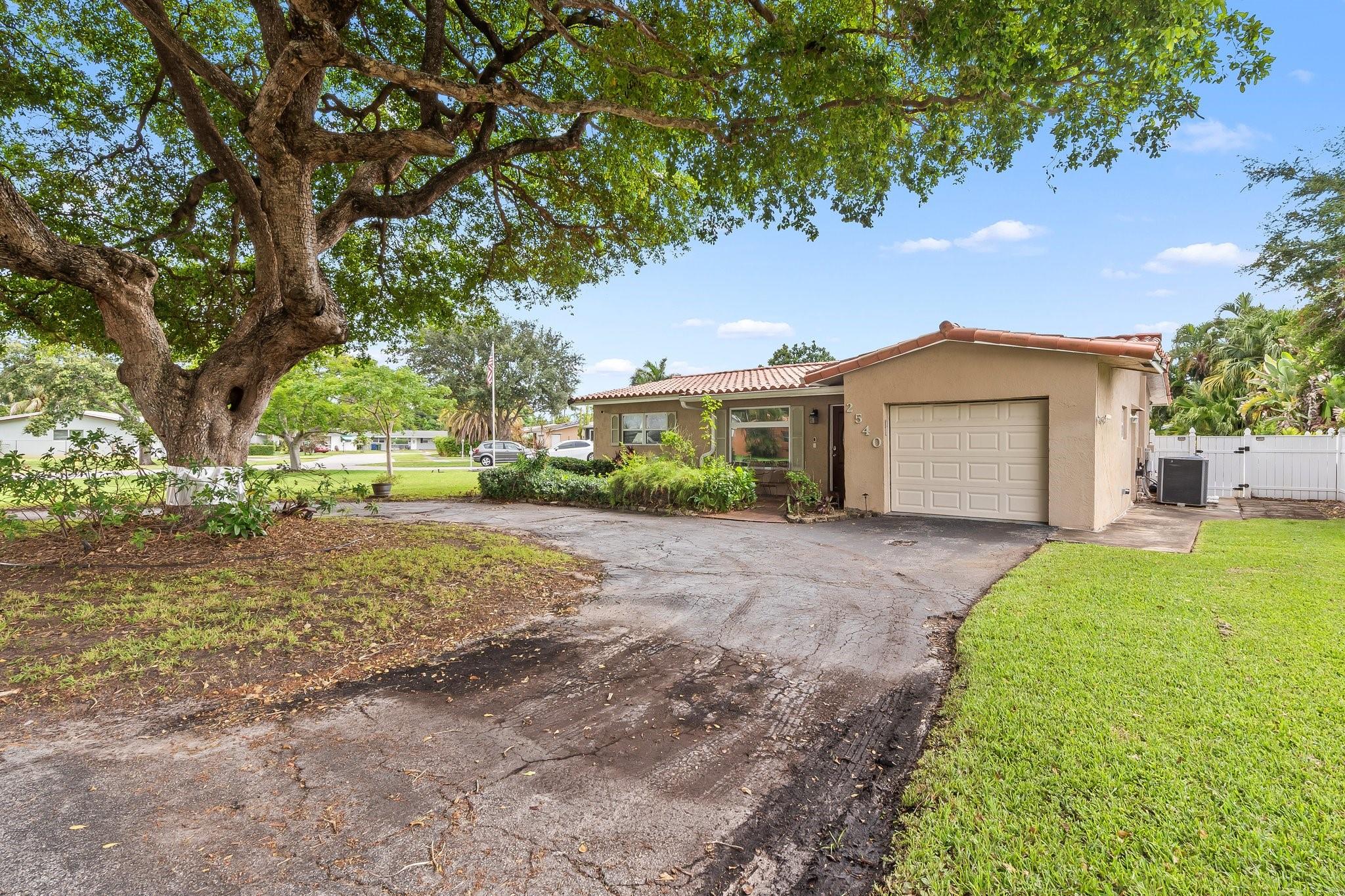 2540 NW 9th Ter
