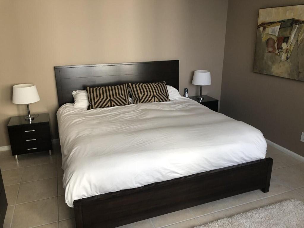 PHOENIX TOWERS CONDO - Residential Lease