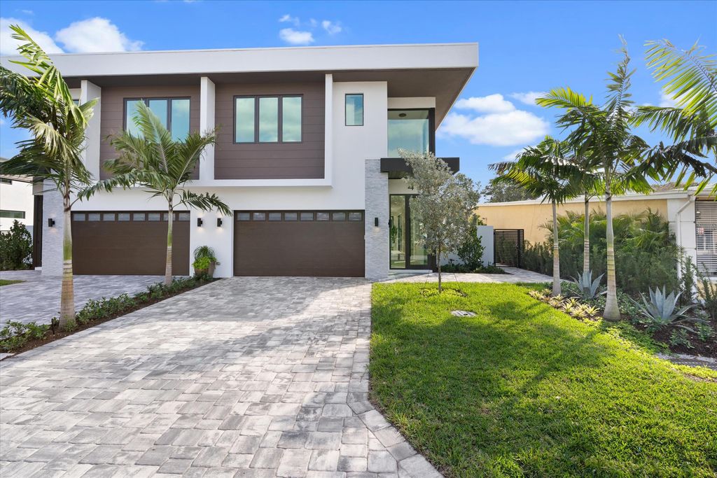 Photo of 6 Eastview Avenue, Delray Beach, FL 33483 (MLS # R11023259)
