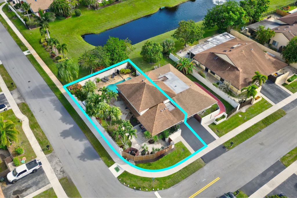 Photo of 201 SW 28th Avenue, Delray Beach, FL 33445 (MLS # R11166778)