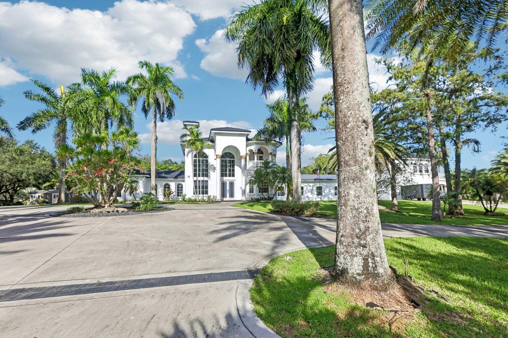 Photo of 6911 NW 84TH Avenue, Parkland, FL 33067 (MLS # B26077504)