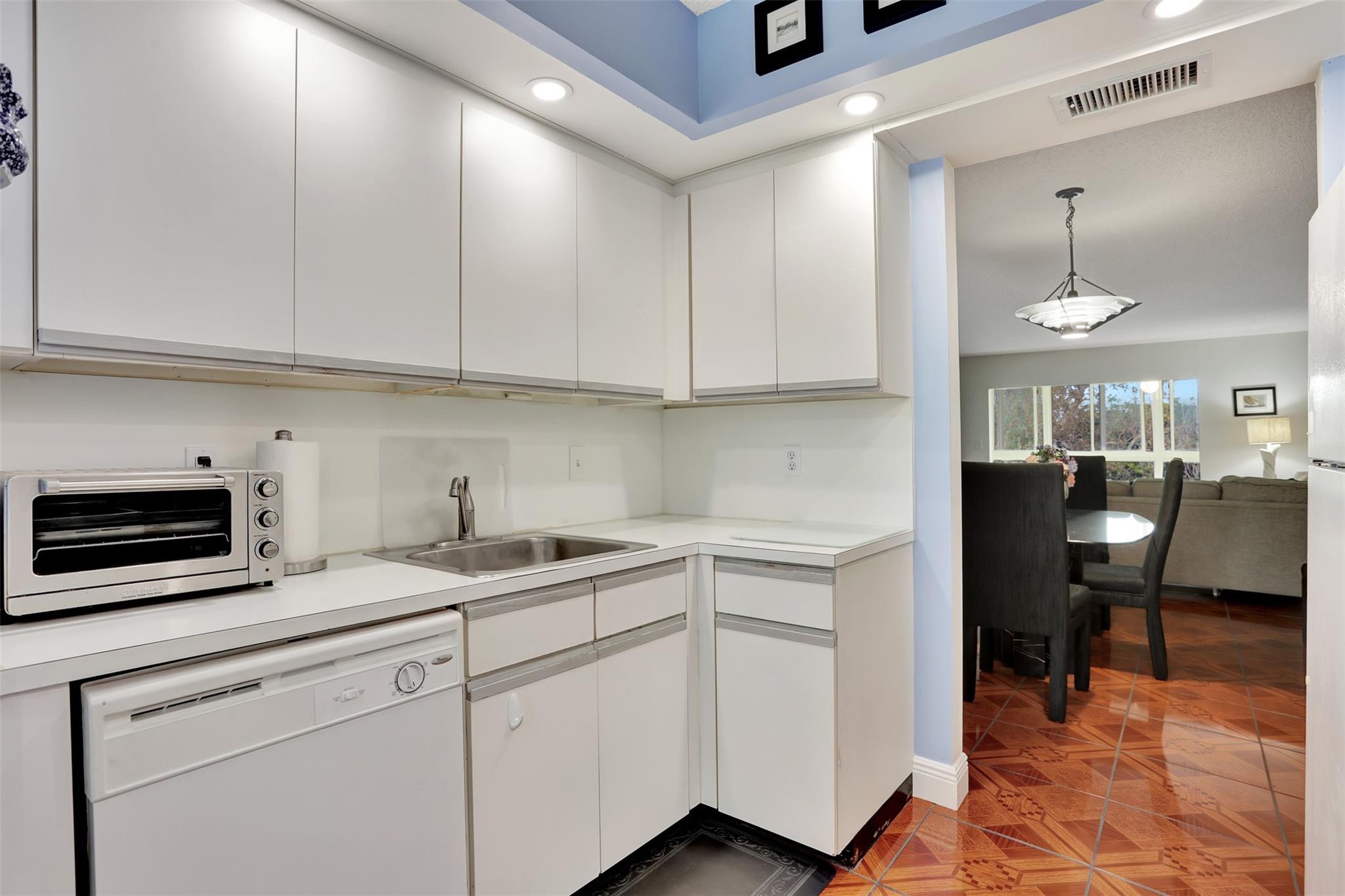WYNMOOR VILLAGE - Residential