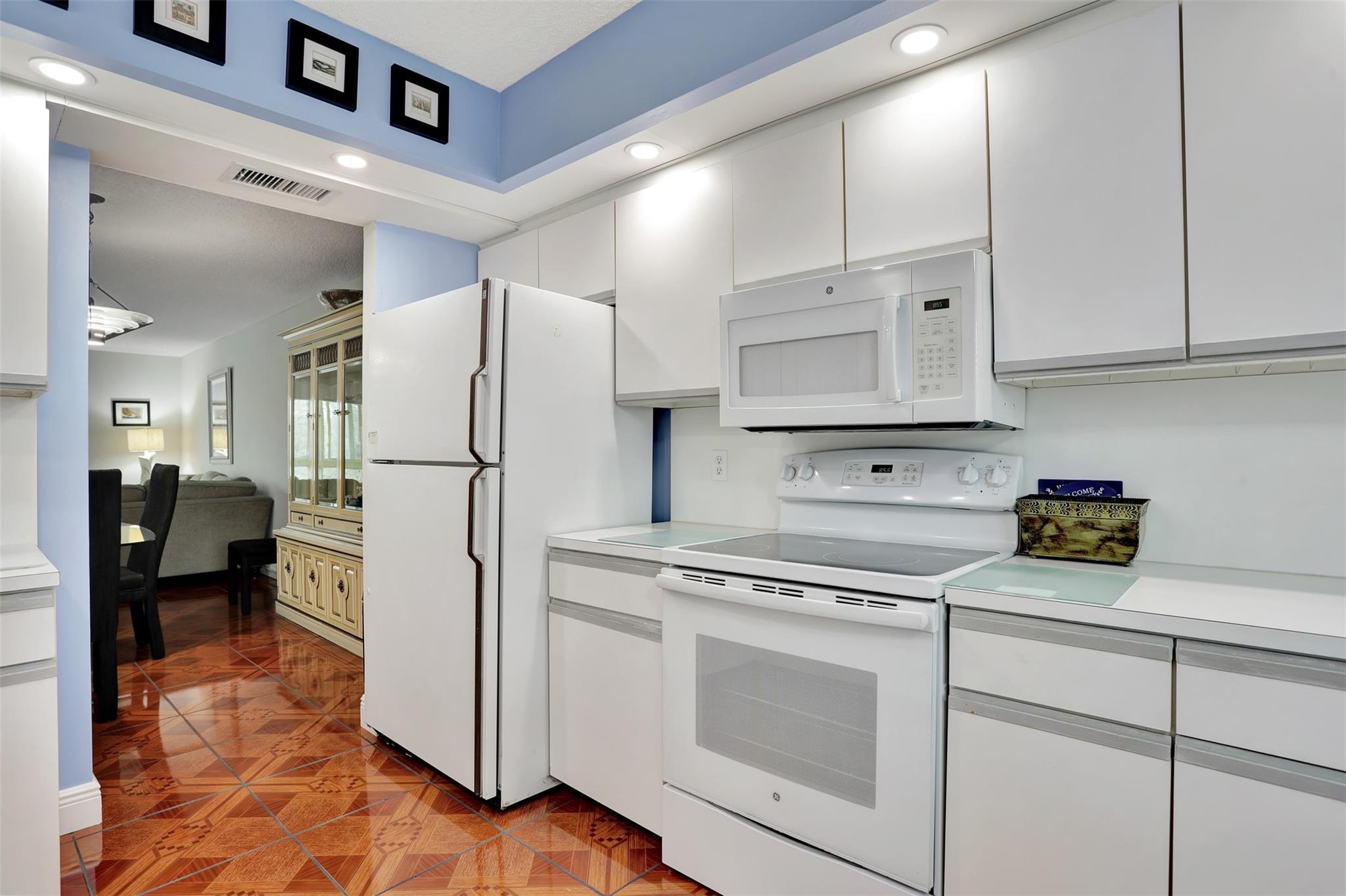 WYNMOOR VILLAGE - Residential