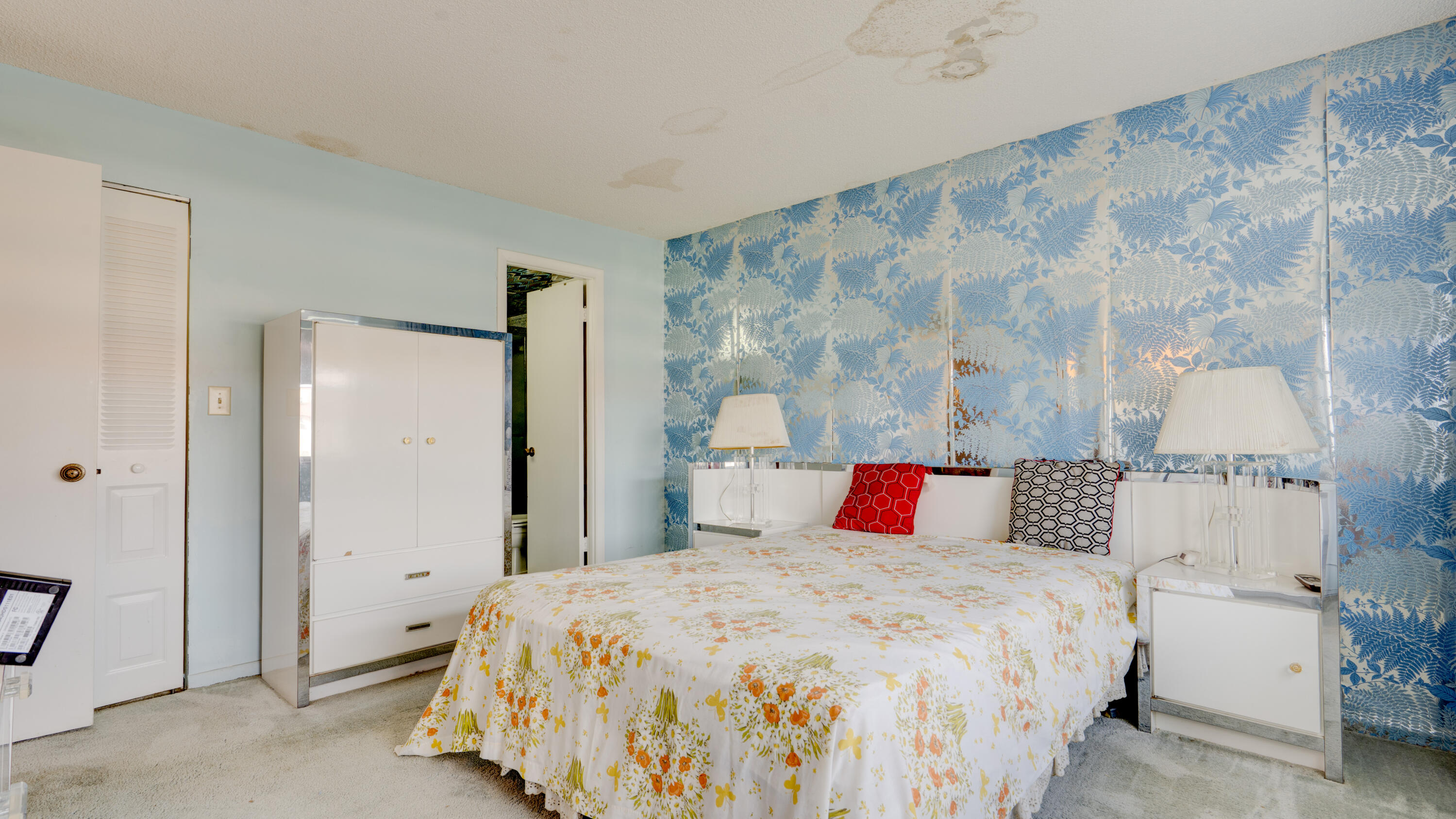 SUNRISE LAKES PHASE III - Residential