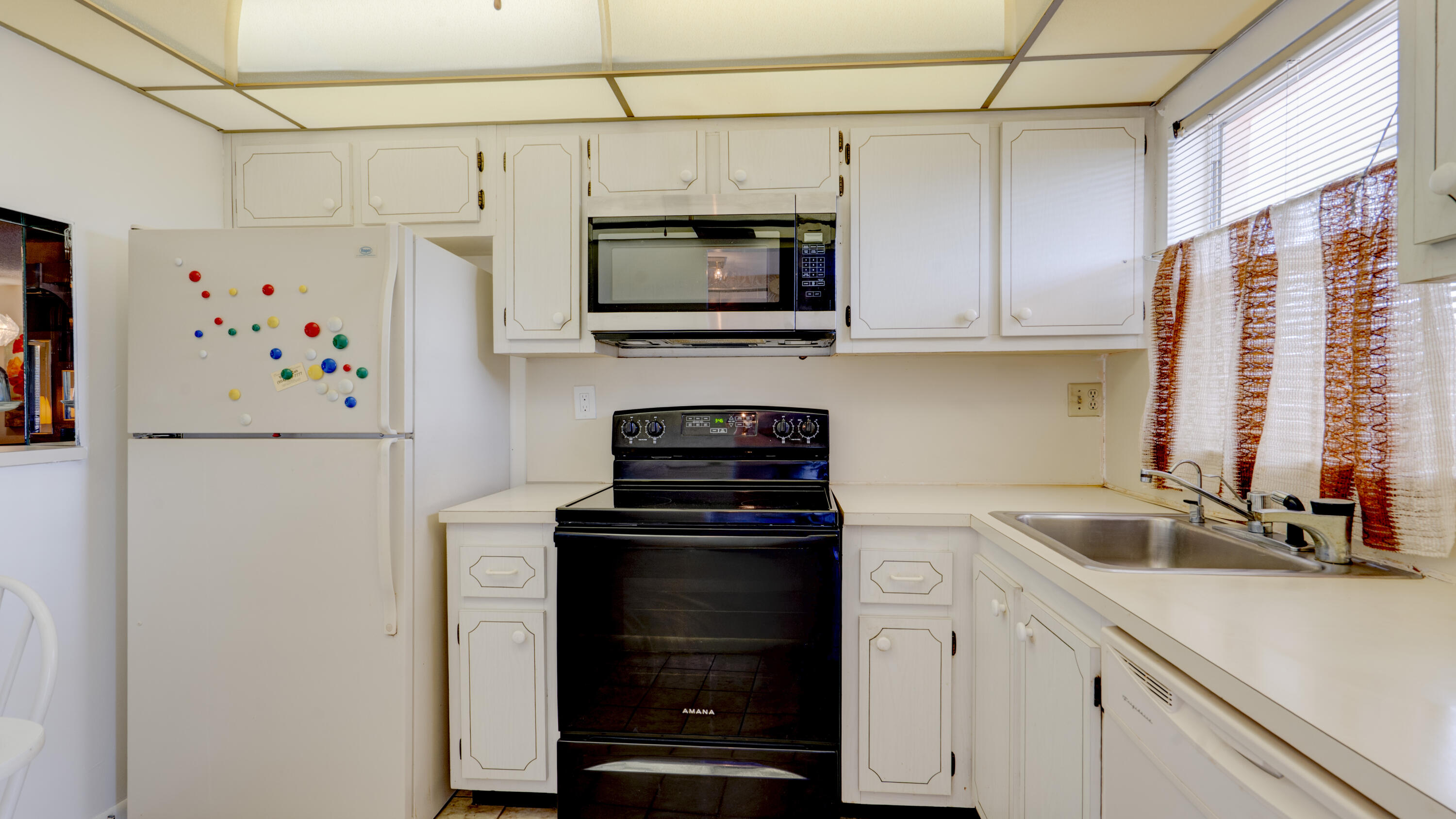 SUNRISE LAKES PHASE III - Residential