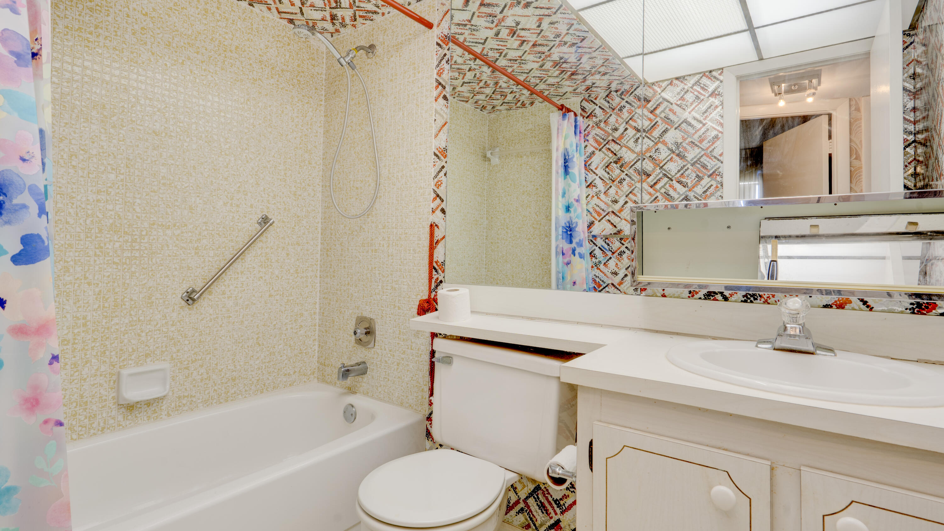 SUNRISE LAKES PHASE III - Residential