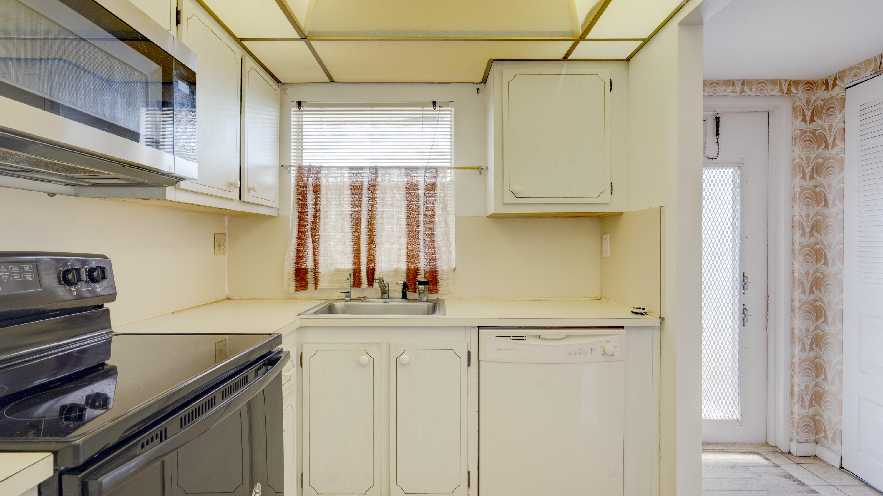 SUNRISE LAKES PHASE III - Residential