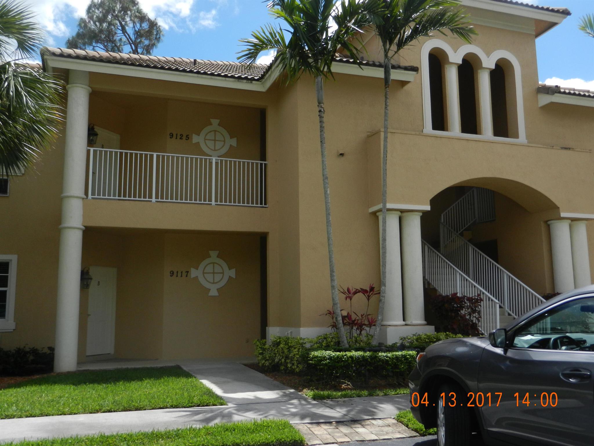 Come see this Beautiful Unit in Port Saint Lucie. Minutes to the I-95 and all of the Shopping Beautiful St. Lucie West has to offer. FIRST, LAST AND SECURITY. HOA Application required as well. NO PETS ALLOWED NO SMOKING